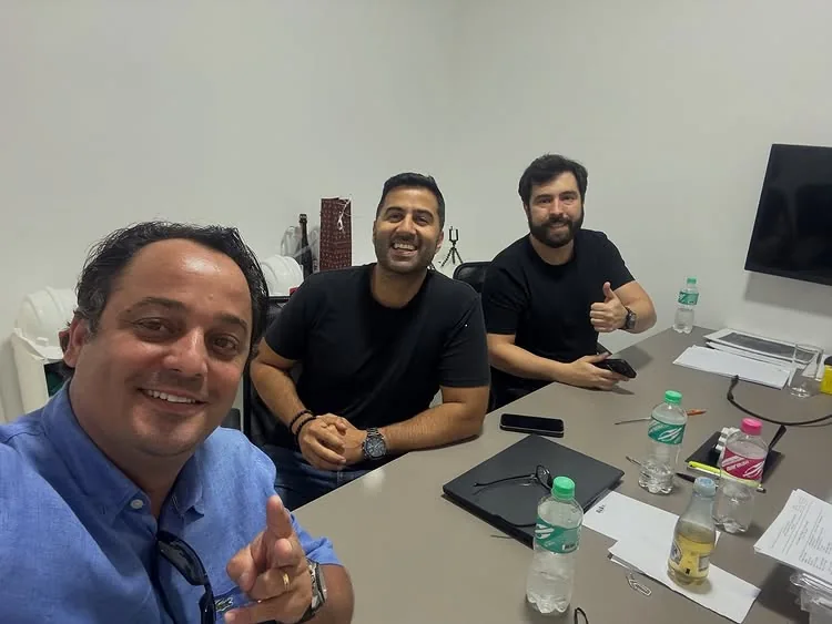 Reunião com parceiros no escritório